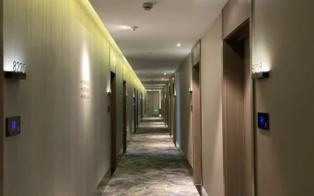 Orange Hotel (Shanghai Jiaotong University, Jiangchuan Road Metro Station)