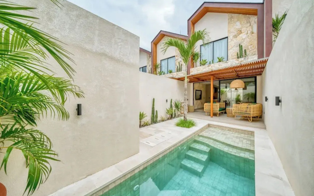 Malvarrosa Stylish 1BR Private Pool Villa Bingin