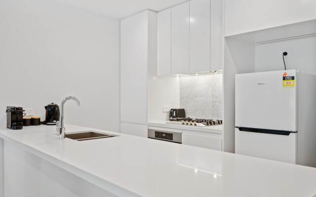 HomeHotel-New & Walking to Shopping, Super Clean