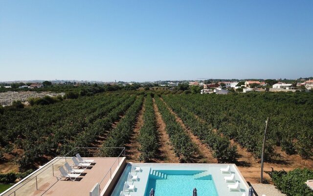 House With one Bedroom in Faro, With Shared Pool, Enclosed Garden and Wifi Near the Beach