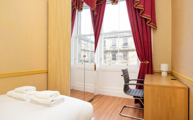 Stylish Southside Flat Near Old Town