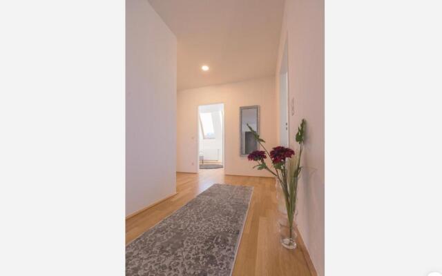 Sunny Penthouse DG I Apt 44