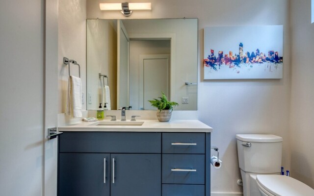 Contemporary Home Centrally Located Near Soco & DT