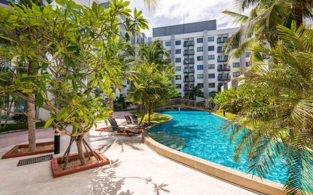 Pool Views De Luxe at Arcadia Beach Resort