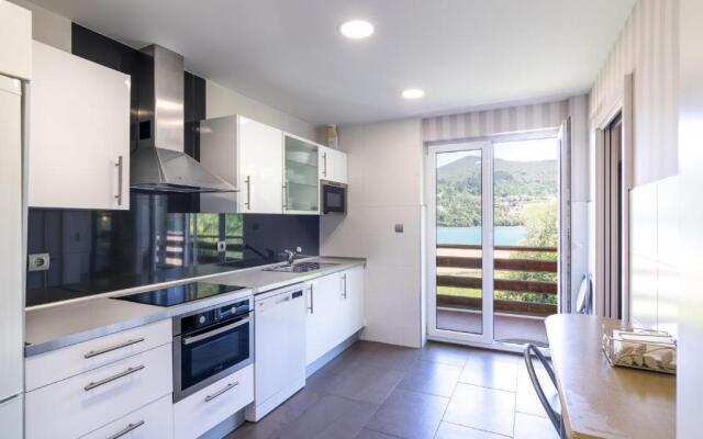 Sukarrieta apartment by People Rentals