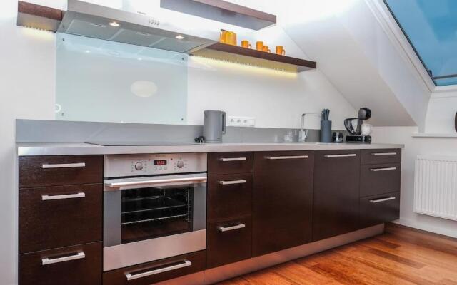 #stayhere - Spacious Luxury Town Hall 3BDR Apartment