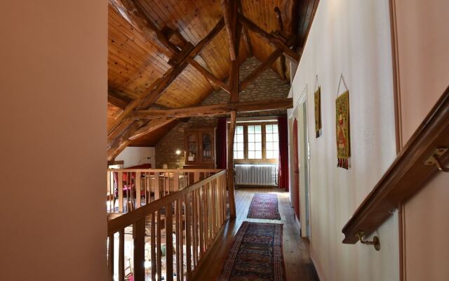 Modern Holiday Home in Vault-de-lugny With Meadow View