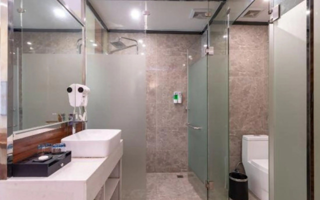 V8 Boutique Hotel