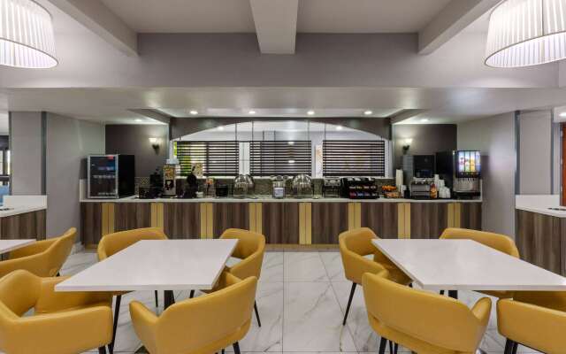 La Quinta Inn & Suites by Wyndham Olathe