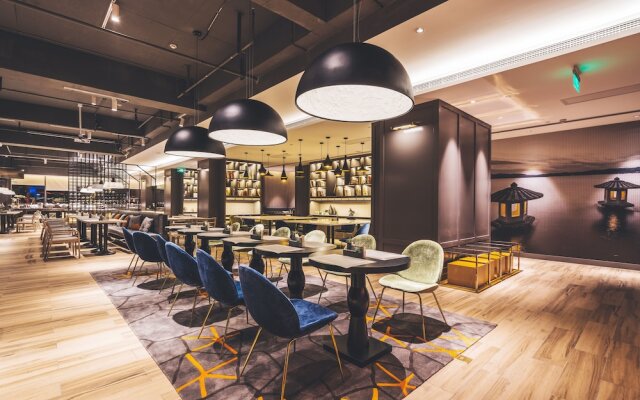 Wuhan Tianhe Airport Outlets Atour Hotel