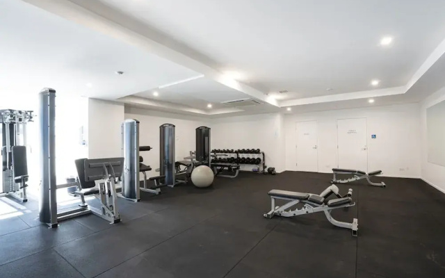 Modern 1-bed Unit With Pool Views and Balcony