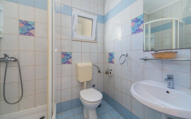 Beautiful Apartment in Brist With 1 Bedrooms and Wifi