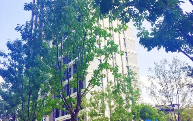 Le Ju Hotel(Zhengzhou Diehu Park Riverside Metro Station)