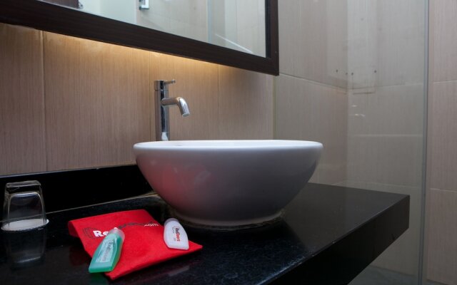 RedDoorz Plus near Bandung Indah Plaza