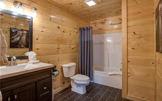 Splash of Moonshine - Two Bedroom Cabin