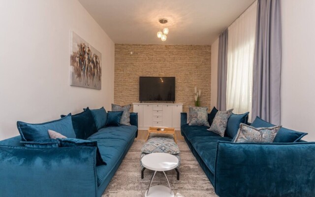 Magnificent Villa Mande With Pool, Vrana Lake