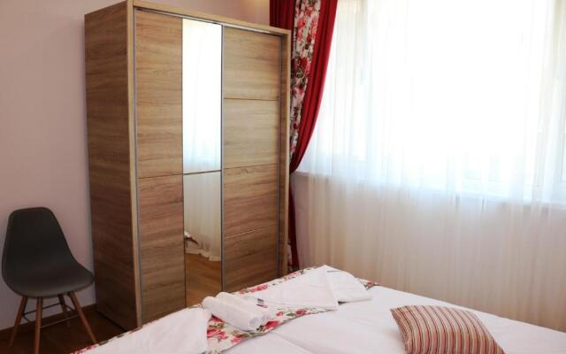 Sea Port CELEBRITY Apartment - Lets4Holiday