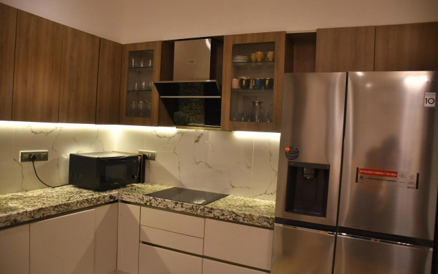 Luxuryhouse-3br-free Car & Driver-balcony-wifi