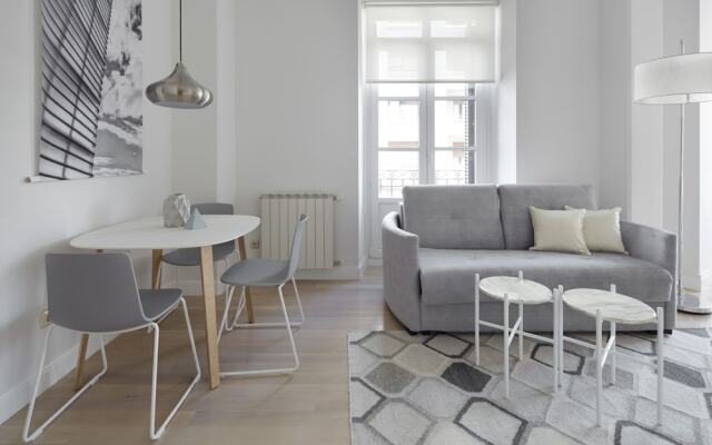 Marina Apartment by Sanserent