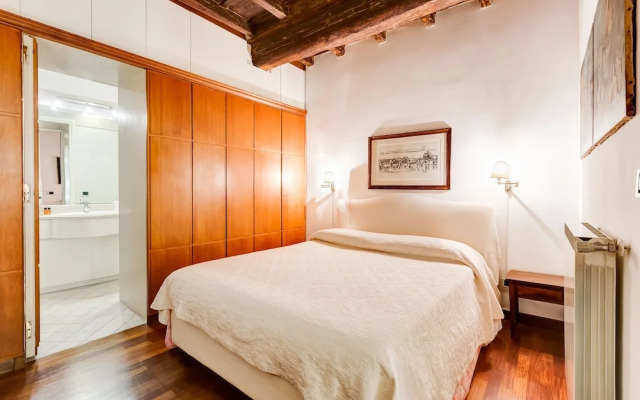 Historical Apartment near Spanish Steps