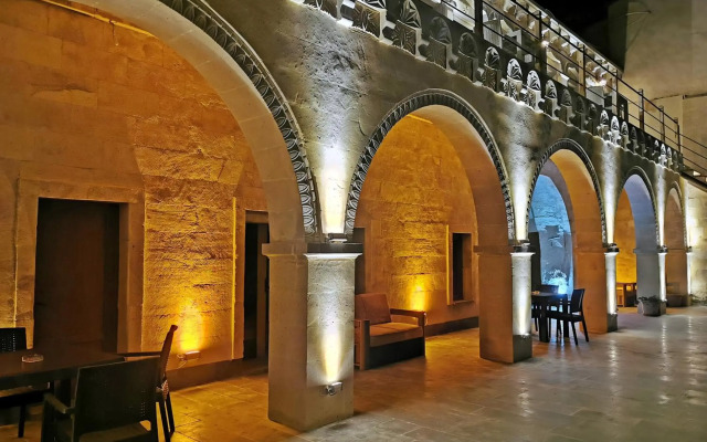 Falcon Cave Suites