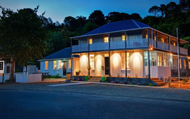 The Old Oak Boutique Hotel