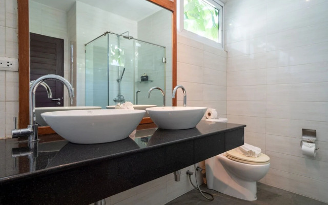 Miami-Style 2BR Pool Villa Janine Kamala
