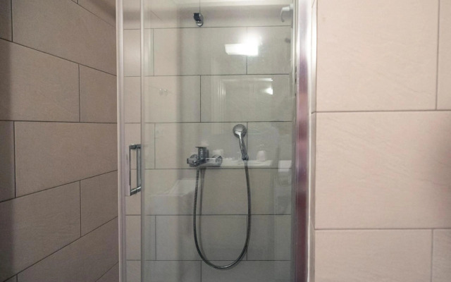 Delmare MQUEEN Apartment