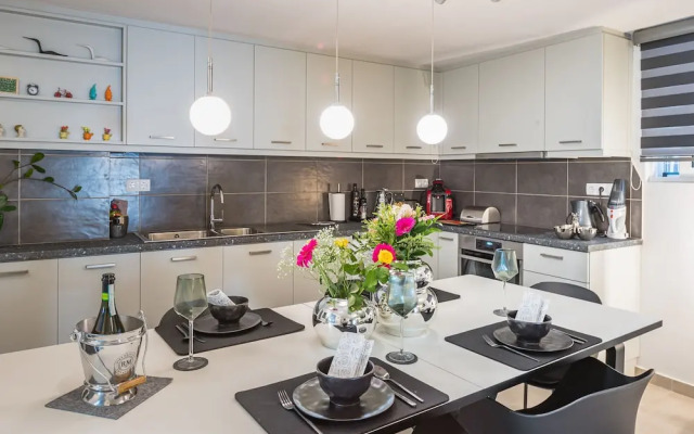Glyfadas Luxury Design Apartments