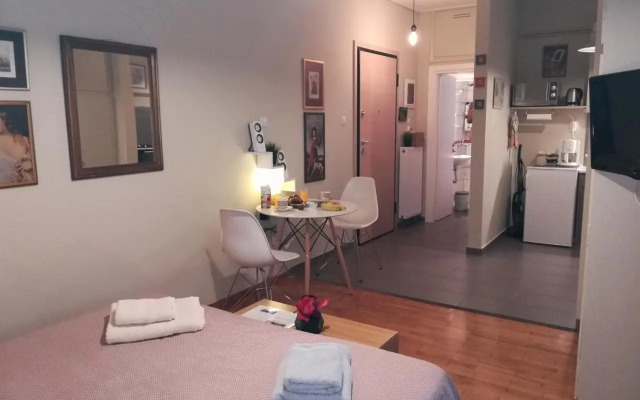 Koukaki ideal studio for 2