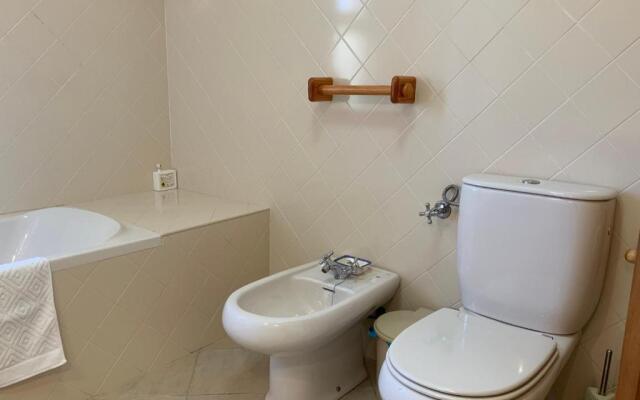 Guest House Alfarrobeiras