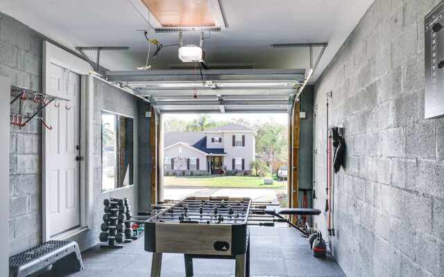 Lakeland Retreat w/ Private Pool & Yard Games!