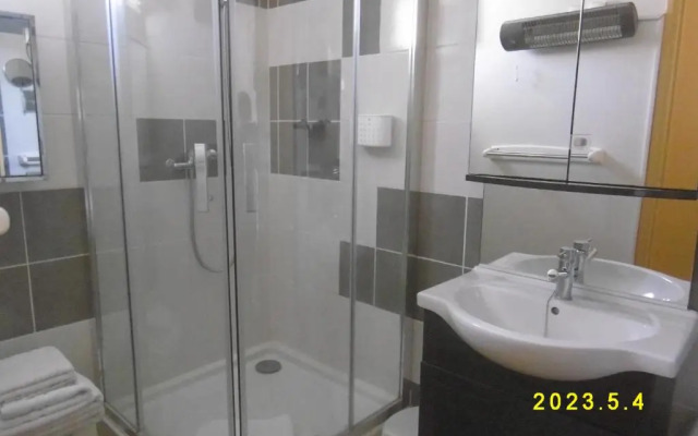 rez de chaussée studio climatisé dans villa