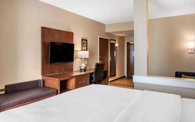 Comfort Inn & Suites