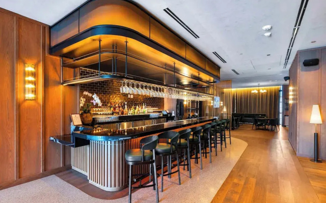 Luxury 49FL Condo with City Views