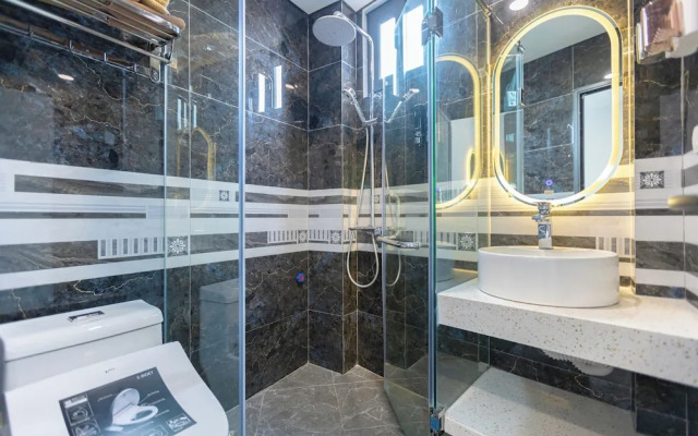 LUMI Hotel & Apartment