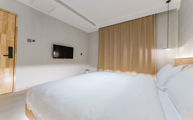 VINAWHISPER Boutique Hotel