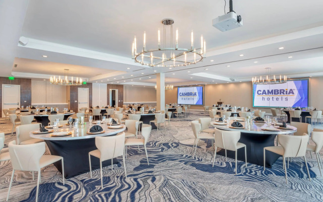 Cambria Hotel Waco Univ Riverfront