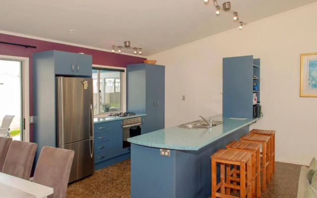 Sands Beach House - Matarangi Holiday Home