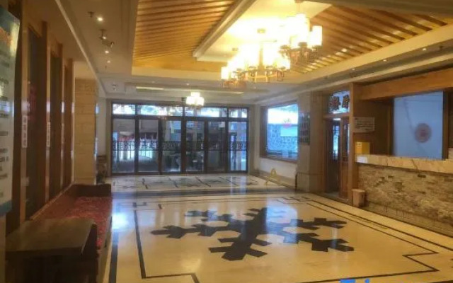 Xuexiang Xueyun Holiday Hotel