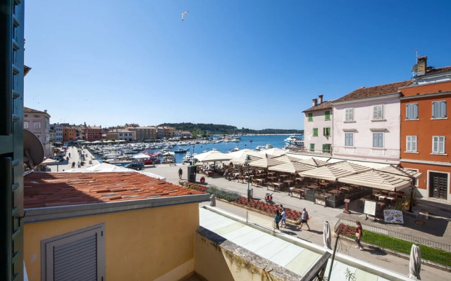 Carera Seaview Apartments