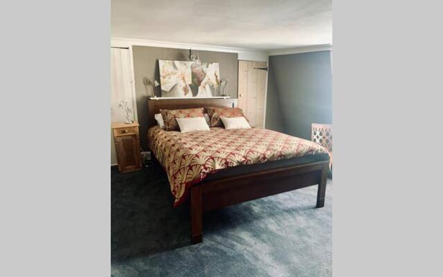 Stunning 18th Century 5 Bed House Old-Town Hastings