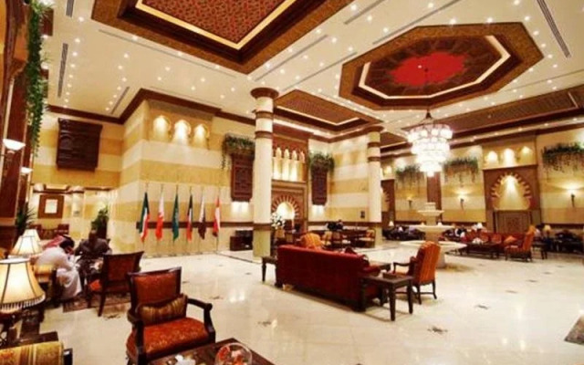 Royal Hotel & Suites