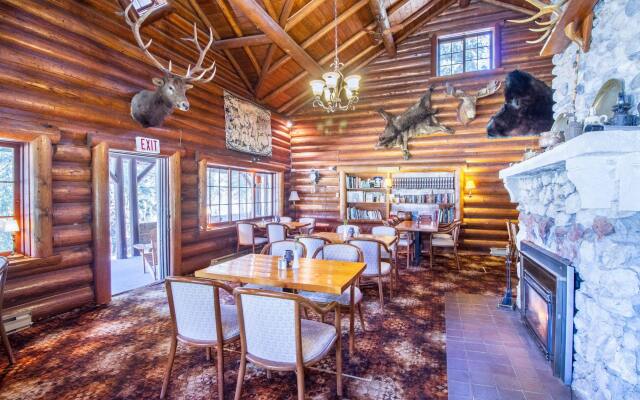 Kootenay Park Lodge