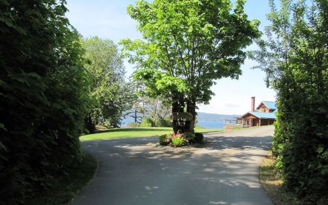 Arbutus Cove Guesthouse