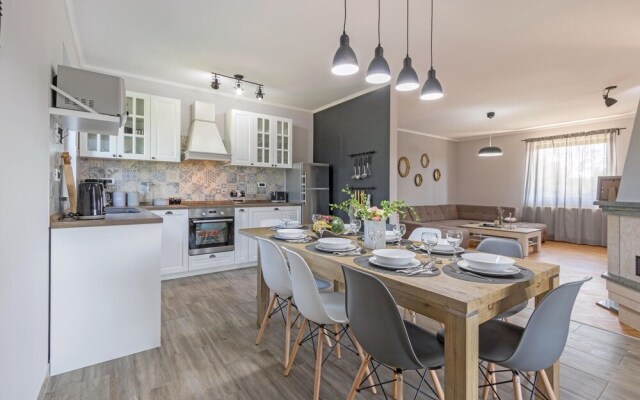 Amazing Home in Bale With Wifi and 4 Bedrooms