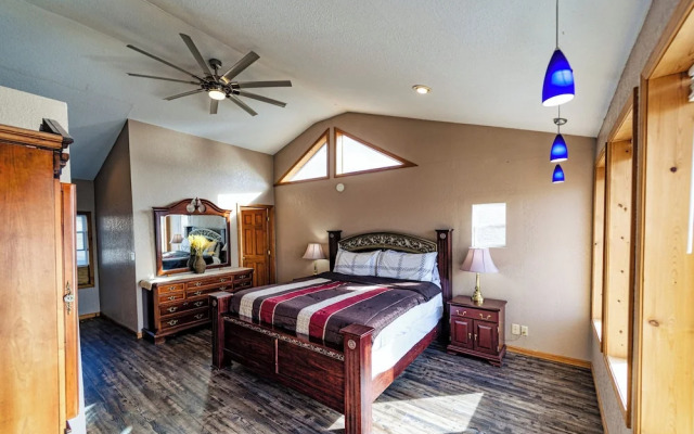 Redbud Retreat Amenity-filled Waterfront Home!