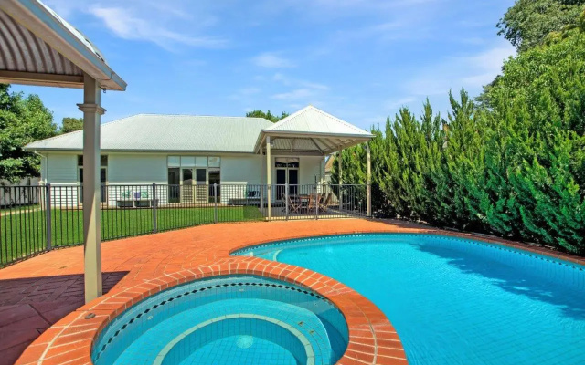 Francis Retreat- Echuca Holiday Homes – Pool – Echuca