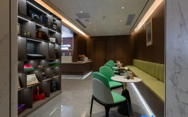 EzzI Hotel