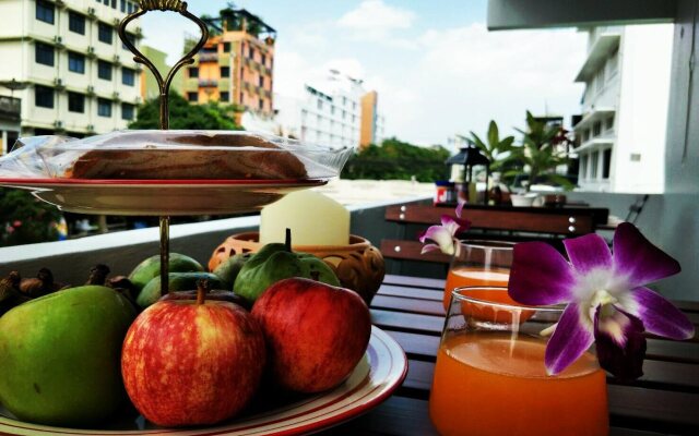 Na Banglampoo Hotel